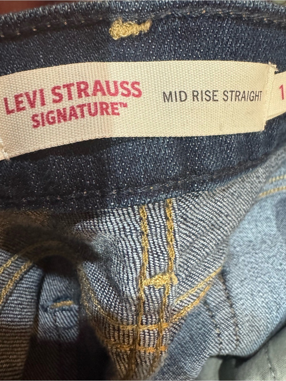 Levi's Women's Straight Leg Jeans in Dark Blue Wash NWT - Picture 11 of 11